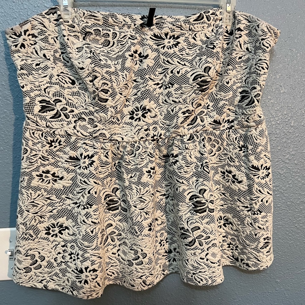 Maurice’s size 3 lace peplum style top